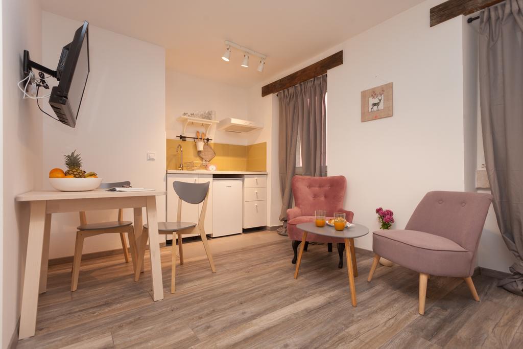 Apartments And Rooms Hey 罗维尼 外观 照片