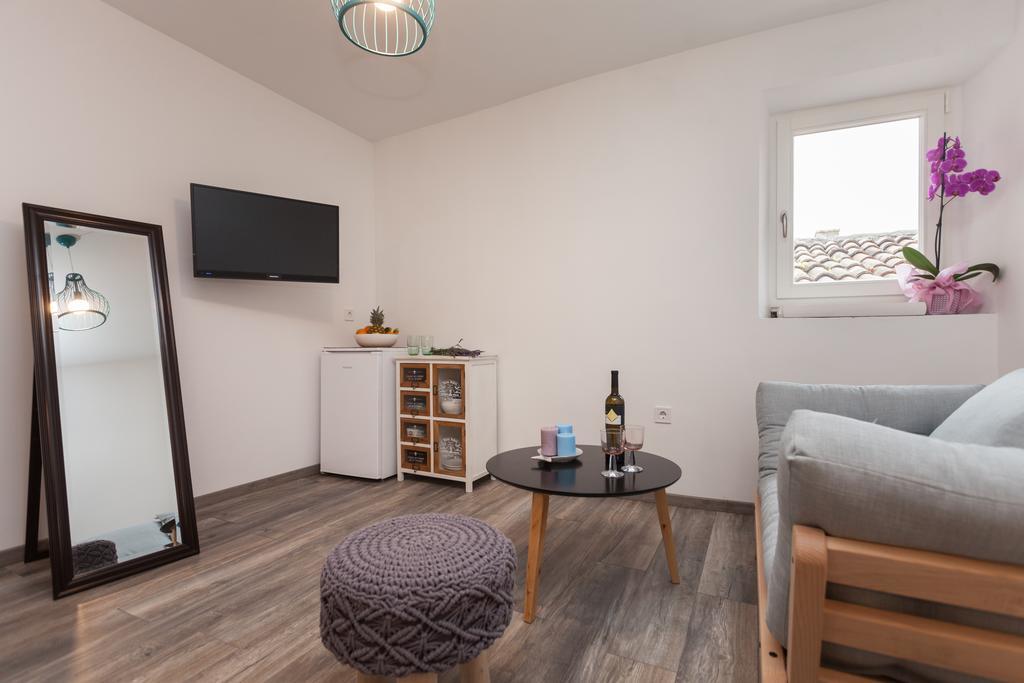Apartments And Rooms Hey 罗维尼 外观 照片
