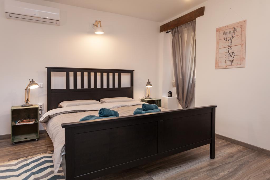 Apartments And Rooms Hey 罗维尼 外观 照片