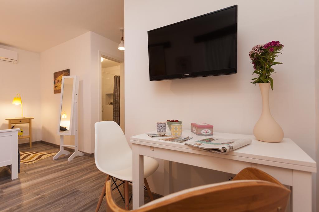 Apartments And Rooms Hey 罗维尼 外观 照片