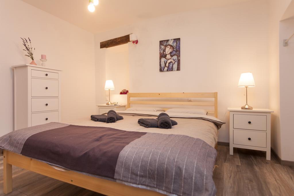 Apartments And Rooms Hey 罗维尼 外观 照片
