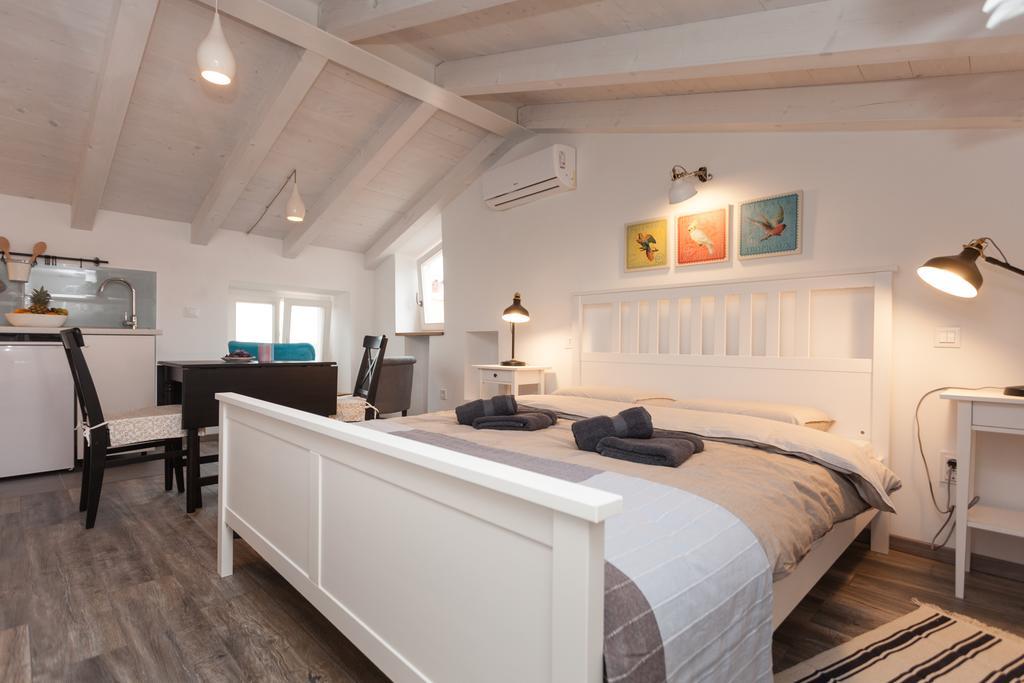 Apartments And Rooms Hey 罗维尼 外观 照片