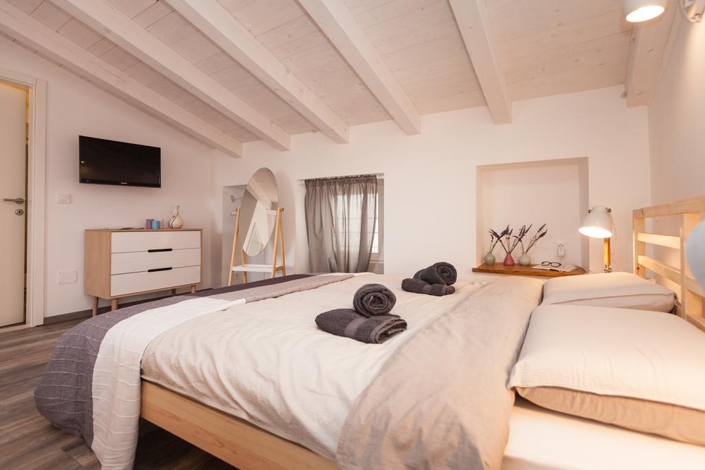 Apartments And Rooms Hey 罗维尼 外观 照片