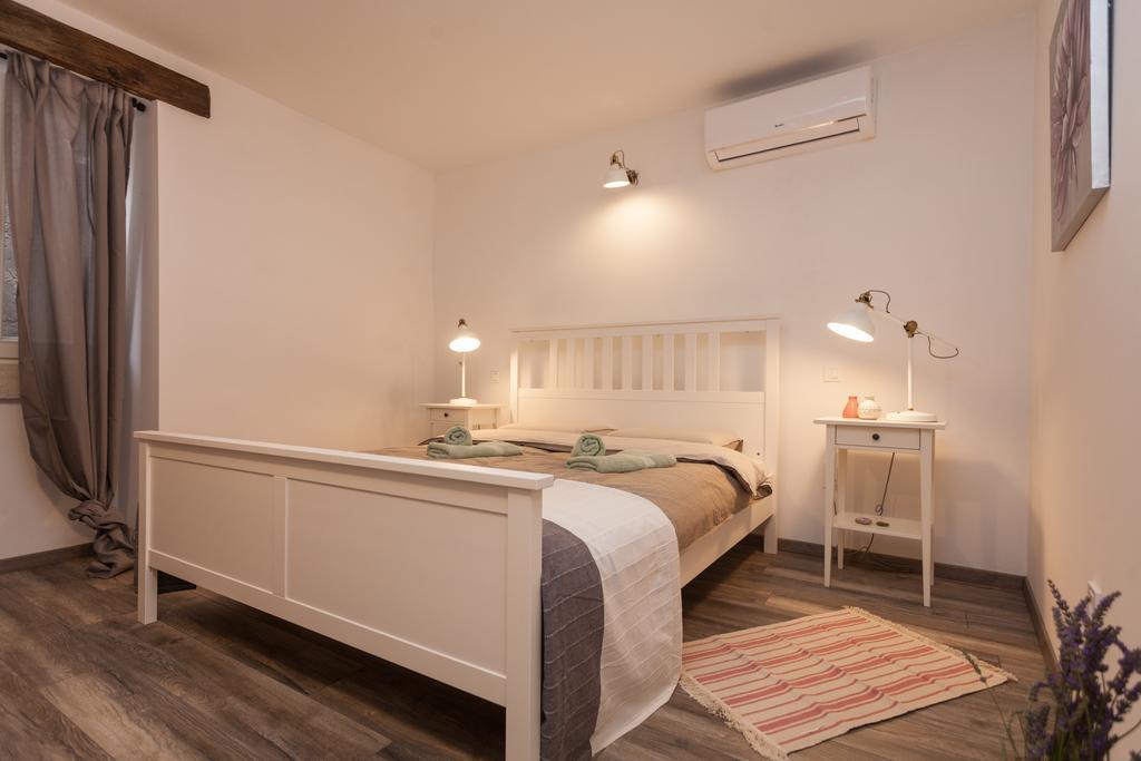 Apartments And Rooms Hey 罗维尼 外观 照片